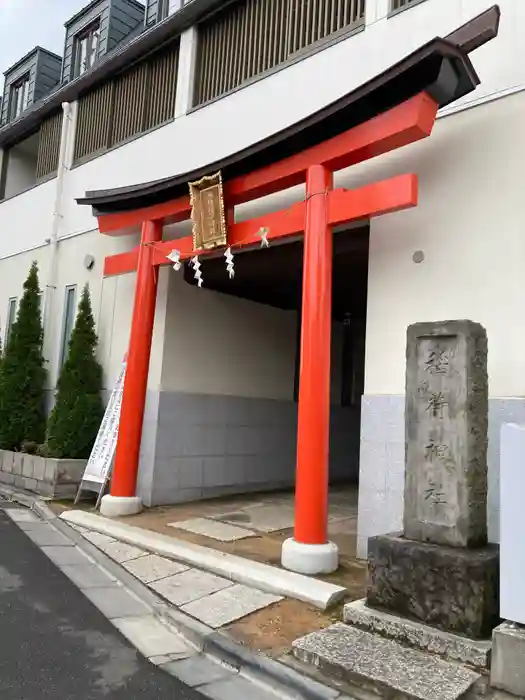 馬橋稲荷神社の鳥居