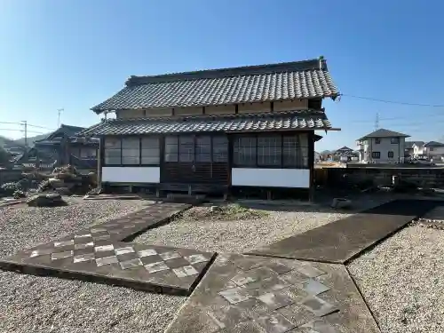 西光寺の{uncategorized: "未分類", other: "その他", undefined: "問題あり", building: "その他建物", grave: "お墓", sacred_gate: "鳥居", guardian: "狛犬", statue: "像", buddha: "仏像", history: "歴史", nature: "自然", garden: "庭園", animal: "動物", pagoda: "塔", temizu: "手水舎", mountain_gate: "山門・神門", sanctuary: "本殿・本堂", subordinate: "末社・摂社", art: "芸術", scenery: "景色", jizo: "地蔵", ema: "絵馬", goshuin: "御朱印", omikuji: "おみくじ", items: "授与品その他", amulet: "お守り", goshuincho: "御朱印帳", eats: "食事", festival: "お祭り", votive_dance: "神楽", shichigosan: "七五三参", wedding: "結婚式", experience: "体験その他", initially: "初詣", around: "周辺", anti_infection: "感染症対策"}