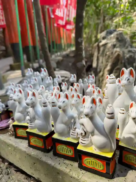 佐助稲荷神社の{uncategorized: "未分類", other: "その他", undefined: "問題あり", building: "その他建物", grave: "お墓", sacred_gate: "鳥居", guardian: "狛犬", statue: "像", buddha: "仏像", history: "歴史", nature: "自然", garden: "庭園", animal: "動物", pagoda: "塔", temizu: "手水舎", mountain_gate: "山門・神門", sanctuary: "本殿・本堂", subordinate: "末社・摂社", art: "芸術", scenery: "景色", jizo: "地蔵", ema: "絵馬", goshuin: "御朱印", omikuji: "おみくじ", items: "授与品その他", amulet: "お守り", goshuincho: "御朱印帳", eats: "食事", festival: "お祭り", votive_dance: "神楽", shichigosan: "七五三参", wedding: "結婚式", experience: "体験その他", initially: "初詣", around: "周辺", anti_infection: "感染症対策"}
