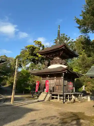 石堂寺の{uncategorized: "未分類", other: "その他", undefined: "問題あり", building: "その他建物", grave: "お墓", sacred_gate: "鳥居", guardian: "狛犬", statue: "像", buddha: "仏像", history: "歴史", nature: "自然", garden: "庭園", animal: "動物", pagoda: "塔", temizu: "手水舎", mountain_gate: "山門・神門", sanctuary: "本殿・本堂", subordinate: "末社・摂社", art: "芸術", scenery: "景色", jizo: "地蔵", ema: "絵馬", goshuin: "御朱印", omikuji: "おみくじ", items: "授与品その他", amulet: "お守り", goshuincho: "御朱印帳", eats: "食事", festival: "お祭り", votive_dance: "神楽", shichigosan: "七五三参", wedding: "結婚式", experience: "体験その他", initially: "初詣", around: "周辺", anti_infection: "感染症対策"}