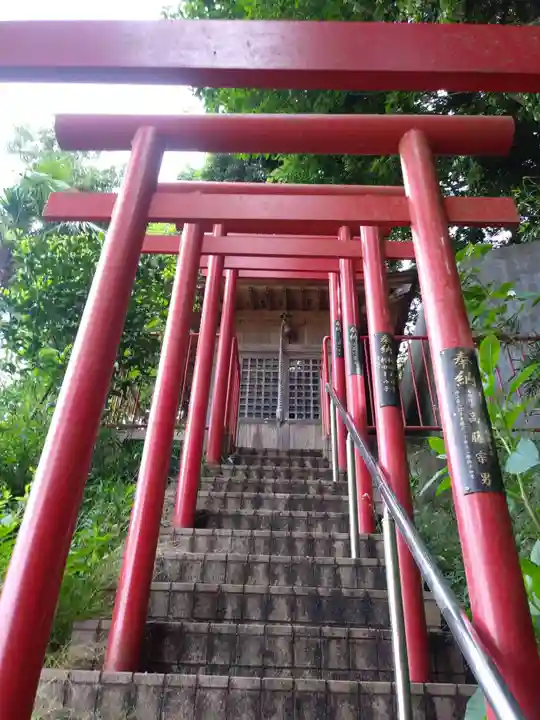 慈光稲荷大明神の鳥居