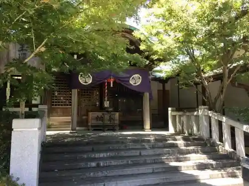 泉増院の本殿・本堂