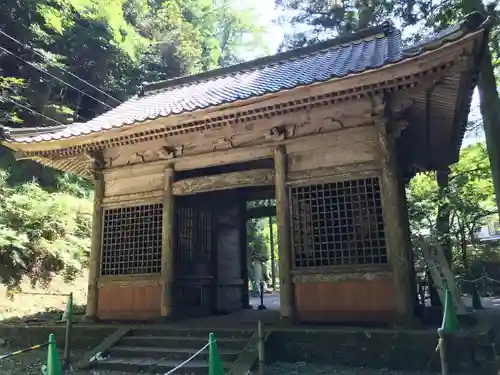 鰐淵寺の山門