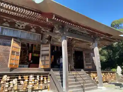 目の霊山　油山寺の本殿・本堂