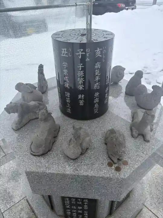 新川皇大神社の像
