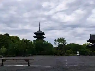 東寺（教王護国寺）の{uncategorized: "未分類", other: "その他", undefined: "問題あり", building: "その他建物", grave: "お墓", sacred_gate: "鳥居", guardian: "狛犬", statue: "像", buddha: "仏像", history: "歴史", nature: "自然", garden: "庭園", animal: "動物", pagoda: "塔", temizu: "手水舎", mountain_gate: "山門・神門", sanctuary: "本殿・本堂", subordinate: "末社・摂社", art: "芸術", scenery: "景色", jizo: "地蔵", ema: "絵馬", goshuin: "御朱印", omikuji: "おみくじ", items: "授与品その他", amulet: "お守り", goshuincho: "御朱印帳", eats: "食事", festival: "お祭り", votive_dance: "神楽", shichigosan: "七五三参", wedding: "結婚式", experience: "体験その他", initially: "初詣", around: "周辺", anti_infection: "感染症対策"}