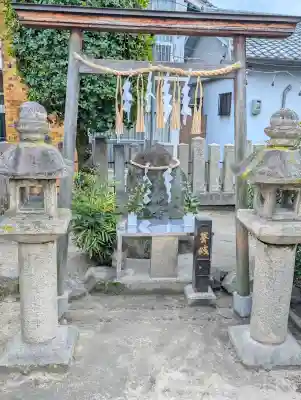神劔神社の{uncategorized: "未分類", other: "その他", undefined: "問題あり", building: "その他建物", grave: "お墓", sacred_gate: "鳥居", guardian: "狛犬", statue: "像", buddha: "仏像", history: "歴史", nature: "自然", garden: "庭園", animal: "動物", pagoda: "塔", temizu: "手水舎", mountain_gate: "山門・神門", sanctuary: "本殿・本堂", subordinate: "末社・摂社", art: "芸術", scenery: "景色", jizo: "地蔵", ema: "絵馬", goshuin: "御朱印", omikuji: "おみくじ", items: "授与品その他", amulet: "お守り", goshuincho: "御朱印帳", eats: "食事", festival: "お祭り", votive_dance: "神楽", shichigosan: "七五三参", wedding: "結婚式", experience: "体験その他", initially: "初詣", around: "周辺", anti_infection: "感染症対策"}