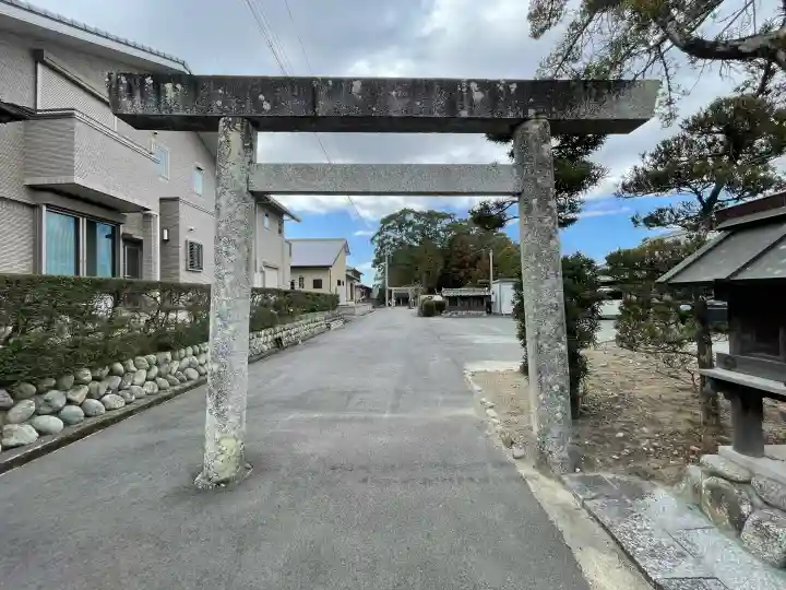 奈々美神社の{uncategorized: "未分類", other: "その他", undefined: "問題あり", building: "その他建物", grave: "お墓", sacred_gate: "鳥居", guardian: "狛犬", statue: "像", buddha: "仏像", history: "歴史", nature: "自然", garden: "庭園", animal: "動物", pagoda: "塔", temizu: "手水舎", mountain_gate: "山門・神門", sanctuary: "本殿・本堂", subordinate: "末社・摂社", art: "芸術", scenery: "景色", jizo: "地蔵", ema: "絵馬", goshuin: "御朱印", omikuji: "おみくじ", items: "授与品その他", amulet: "お守り", goshuincho: "御朱印帳", eats: "食事", festival: "お祭り", votive_dance: "神楽", shichigosan: "七五三参", wedding: "結婚式", experience: "体験その他", initially: "初詣", around: "周辺", anti_infection: "感染症対策"}