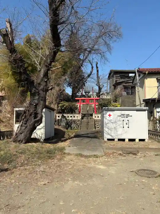 三社神社の{uncategorized: "未分類", other: "その他", undefined: "問題あり", building: "その他建物", grave: "お墓", sacred_gate: "鳥居", guardian: "狛犬", statue: "像", buddha: "仏像", history: "歴史", nature: "自然", garden: "庭園", animal: "動物", pagoda: "塔", temizu: "手水舎", mountain_gate: "山門・神門", sanctuary: "本殿・本堂", subordinate: "末社・摂社", art: "芸術", scenery: "景色", jizo: "地蔵", ema: "絵馬", goshuin: "御朱印", omikuji: "おみくじ", items: "授与品その他", amulet: "お守り", goshuincho: "御朱印帳", eats: "食事", festival: "お祭り", votive_dance: "神楽", shichigosan: "七五三参", wedding: "結婚式", experience: "体験その他", initially: "初詣", around: "周辺", anti_infection: "感染症対策"}