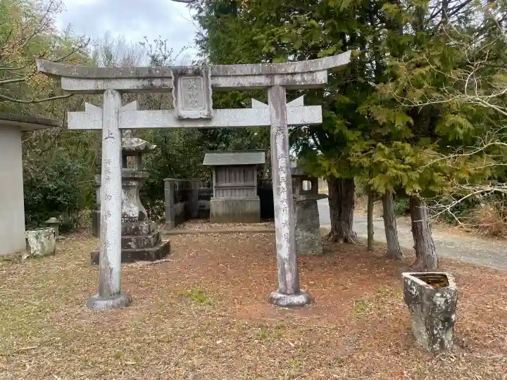 大神宮の{uncategorized: "未分類", other: "その他", undefined: "問題あり", building: "その他建物", grave: "お墓", sacred_gate: "鳥居", guardian: "狛犬", statue: "像", buddha: "仏像", history: "歴史", nature: "自然", garden: "庭園", animal: "動物", pagoda: "塔", temizu: "手水舎", mountain_gate: "山門・神門", sanctuary: "本殿・本堂", subordinate: "末社・摂社", art: "芸術", scenery: "景色", jizo: "地蔵", ema: "絵馬", goshuin: "御朱印", omikuji: "おみくじ", items: "授与品その他", amulet: "お守り", goshuincho: "御朱印帳", eats: "食事", festival: "お祭り", votive_dance: "神楽", shichigosan: "七五三参", wedding: "結婚式", experience: "体験その他", initially: "初詣", around: "周辺", anti_infection: "感染症対策"}
