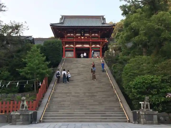 鶴岡八幡宮の山門・神門