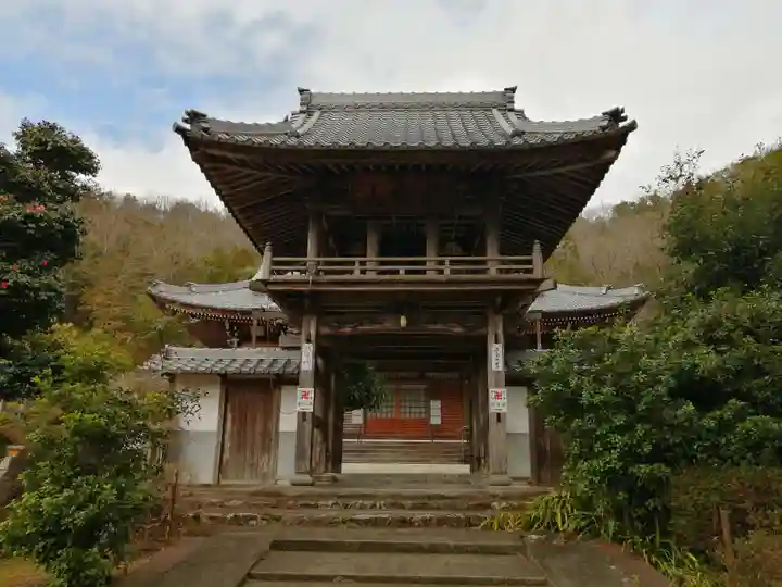 洞泉寺の山門・神門