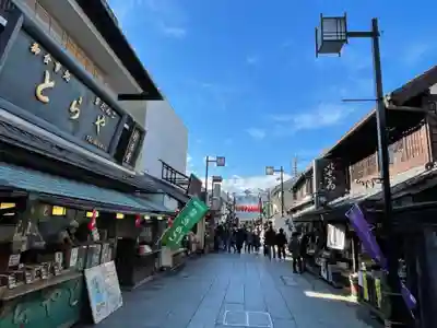 午前中はまだ人出も少ないです。