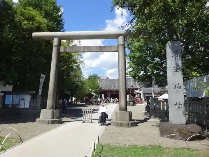 浅草神社の鳥居