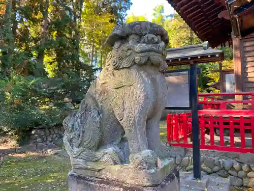 瓺𦼆神社の狛犬