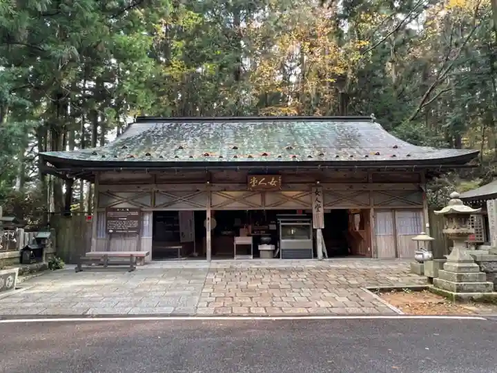 女人堂の本殿・本堂