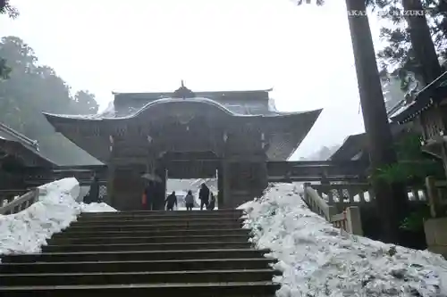 彌彦神社の山門