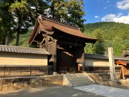 向嶽寺の山門