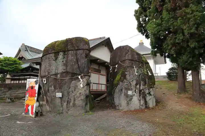 三ツ石神社の周辺