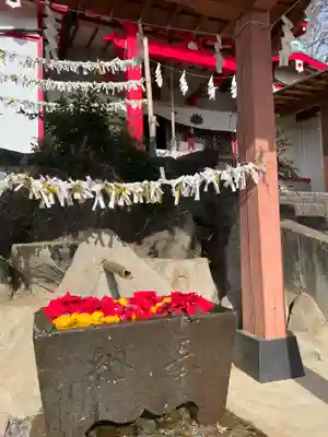 差出磯大嶽山神社 仕事と健康と厄よけの神さまの手水舎