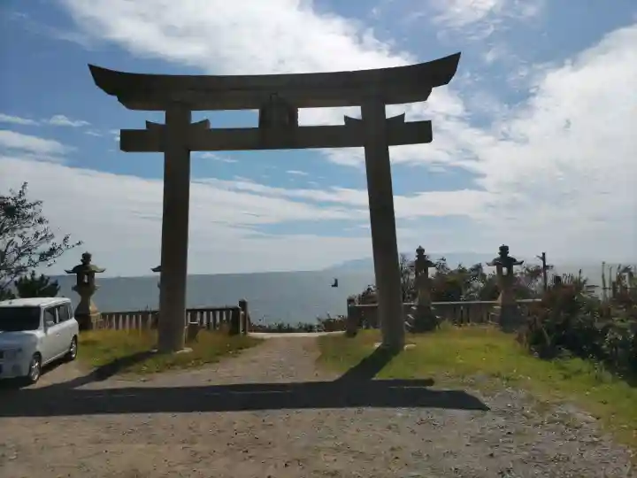 伊和都比売神社の{uncategorized: "未分類", other: "その他", undefined: "問題あり", building: "その他建物", grave: "お墓", sacred_gate: "鳥居", guardian: "狛犬", statue: "像", buddha: "仏像", history: "歴史", nature: "自然", garden: "庭園", animal: "動物", pagoda: "塔", temizu: "手水舎", mountain_gate: "山門・神門", sanctuary: "本殿・本堂", subordinate: "末社・摂社", art: "芸術", scenery: "景色", jizo: "地蔵", ema: "絵馬", goshuin: "御朱印", omikuji: "おみくじ", items: "授与品その他", amulet: "お守り", goshuincho: "御朱印帳", eats: "食事", festival: "お祭り", votive_dance: "神楽", shichigosan: "七五三参", wedding: "結婚式", experience: "体験その他", initially: "初詣", around: "周辺", anti_infection: "感染症対策"}