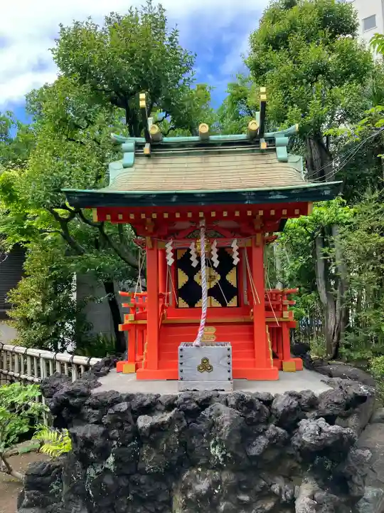 天祖諏訪神社の{uncategorized: "未分類", other: "その他", undefined: "問題あり", building: "その他建物", grave: "お墓", sacred_gate: "鳥居", guardian: "狛犬", statue: "像", buddha: "仏像", history: "歴史", nature: "自然", garden: "庭園", animal: "動物", pagoda: "塔", temizu: "手水舎", mountain_gate: "山門・神門", sanctuary: "本殿・本堂", subordinate: "末社・摂社", art: "芸術", scenery: "景色", jizo: "地蔵", ema: "絵馬", goshuin: "御朱印", omikuji: "おみくじ", items: "授与品その他", amulet: "お守り", goshuincho: "御朱印帳", eats: "食事", festival: "お祭り", votive_dance: "神楽", shichigosan: "七五三参", wedding: "結婚式", experience: "体験その他", initially: "初詣", around: "周辺", anti_infection: "感染症対策"}