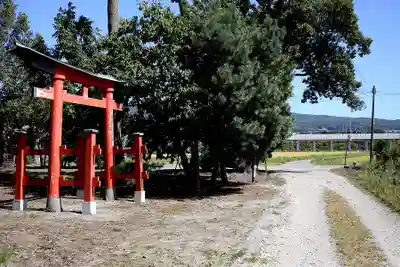 鶴野稲荷神社の鳥居