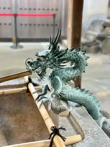 石切劔箭神社の手水舎