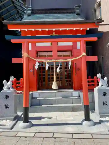 上土朝日稲荷神社の{uncategorized: "未分類", other: "その他", undefined: "問題あり", building: "その他建物", grave: "お墓", sacred_gate: "鳥居", guardian: "狛犬", statue: "像", buddha: "仏像", history: "歴史", nature: "自然", garden: "庭園", animal: "動物", pagoda: "塔", temizu: "手水舎", mountain_gate: "山門・神門", sanctuary: "本殿・本堂", subordinate: "末社・摂社", art: "芸術", scenery: "景色", jizo: "地蔵", ema: "絵馬", goshuin: "御朱印", omikuji: "おみくじ", items: "授与品その他", amulet: "お守り", goshuincho: "御朱印帳", eats: "食事", festival: "お祭り", votive_dance: "神楽", shichigosan: "七五三参", wedding: "結婚式", experience: "体験その他", initially: "初詣", around: "周辺", anti_infection: "感染症対策"}