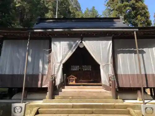 阿多由太神社の本殿