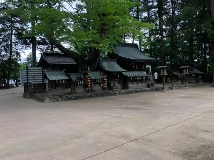 穂高神社本宮の末社・摂社