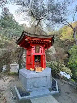 大谷寺の{uncategorized: "未分類", other: "その他", undefined: "問題あり", building: "その他建物", grave: "お墓", sacred_gate: "鳥居", guardian: "狛犬", statue: "像", buddha: "仏像", history: "歴史", nature: "自然", garden: "庭園", animal: "動物", pagoda: "塔", temizu: "手水舎", mountain_gate: "山門・神門", sanctuary: "本殿・本堂", subordinate: "末社・摂社", art: "芸術", scenery: "景色", jizo: "地蔵", ema: "絵馬", goshuin: "御朱印", omikuji: "おみくじ", items: "授与品その他", amulet: "お守り", goshuincho: "御朱印帳", eats: "食事", festival: "お祭り", votive_dance: "神楽", shichigosan: "七五三参", wedding: "結婚式", experience: "体験その他", initially: "初詣", around: "周辺", anti_infection: "感染症対策"}
