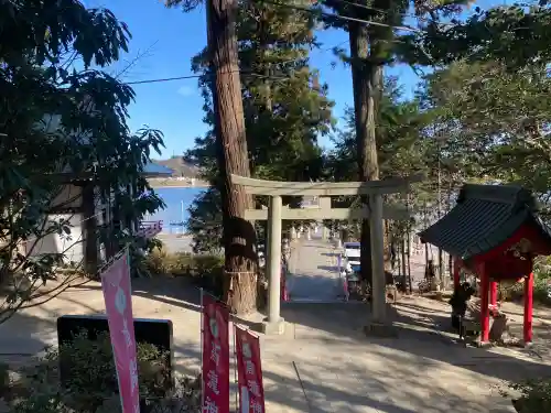 高瀧神社の{uncategorized: "未分類", other: "その他", undefined: "問題あり", building: "その他建物", grave: "お墓", sacred_gate: "鳥居", guardian: "狛犬", statue: "像", buddha: "仏像", history: "歴史", nature: "自然", garden: "庭園", animal: "動物", pagoda: "塔", temizu: "手水舎", mountain_gate: "山門・神門", sanctuary: "本殿・本堂", subordinate: "末社・摂社", art: "芸術", scenery: "景色", jizo: "地蔵", ema: "絵馬", goshuin: "御朱印", omikuji: "おみくじ", items: "授与品その他", amulet: "お守り", goshuincho: "御朱印帳", eats: "食事", festival: "お祭り", votive_dance: "神楽", shichigosan: "七五三参", wedding: "結婚式", experience: "体験その他", initially: "初詣", around: "周辺", anti_infection: "感染症対策"}