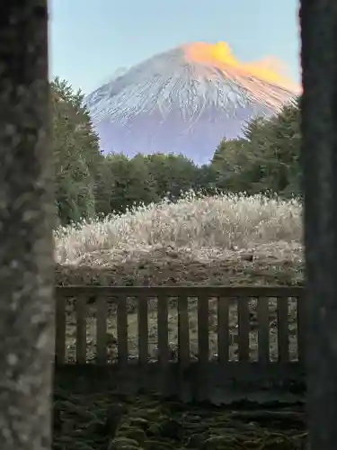 山宮浅間神社の{uncategorized: "未分類", other: "その他", undefined: "問題あり", building: "その他建物", grave: "お墓", sacred_gate: "鳥居", guardian: "狛犬", statue: "像", buddha: "仏像", history: "歴史", nature: "自然", garden: "庭園", animal: "動物", pagoda: "塔", temizu: "手水舎", mountain_gate: "山門・神門", sanctuary: "本殿・本堂", subordinate: "末社・摂社", art: "芸術", scenery: "景色", jizo: "地蔵", ema: "絵馬", goshuin: "御朱印", omikuji: "おみくじ", items: "授与品その他", amulet: "お守り", goshuincho: "御朱印帳", eats: "食事", festival: "お祭り", votive_dance: "神楽", shichigosan: "七五三参", wedding: "結婚式", experience: "体験その他", initially: "初詣", around: "周辺", anti_infection: "感染症対策"}