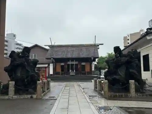 鶴見神社の{uncategorized: "未分類", other: "その他", undefined: "問題あり", building: "その他建物", grave: "お墓", sacred_gate: "鳥居", guardian: "狛犬", statue: "像", buddha: "仏像", history: "歴史", nature: "自然", garden: "庭園", animal: "動物", pagoda: "塔", temizu: "手水舎", mountain_gate: "山門・神門", sanctuary: "本殿・本堂", subordinate: "末社・摂社", art: "芸術", scenery: "景色", jizo: "地蔵", ema: "絵馬", goshuin: "御朱印", omikuji: "おみくじ", items: "授与品その他", amulet: "お守り", goshuincho: "御朱印帳", eats: "食事", festival: "お祭り", votive_dance: "神楽", shichigosan: "七五三参", wedding: "結婚式", experience: "体験その他", initially: "初詣", around: "周辺", anti_infection: "感染症対策"}