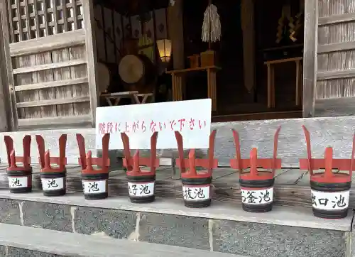 淺間神社（忍野八海）の{uncategorized: "未分類", other: "その他", undefined: "問題あり", building: "その他建物", grave: "お墓", sacred_gate: "鳥居", guardian: "狛犬", statue: "像", buddha: "仏像", history: "歴史", nature: "自然", garden: "庭園", animal: "動物", pagoda: "塔", temizu: "手水舎", mountain_gate: "山門・神門", sanctuary: "本殿・本堂", subordinate: "末社・摂社", art: "芸術", scenery: "景色", jizo: "地蔵", ema: "絵馬", goshuin: "御朱印", omikuji: "おみくじ", items: "授与品その他", amulet: "お守り", goshuincho: "御朱印帳", eats: "食事", festival: "お祭り", votive_dance: "神楽", shichigosan: "七五三参", wedding: "結婚式", experience: "体験その他", initially: "初詣", around: "周辺", anti_infection: "感染症対策"}
