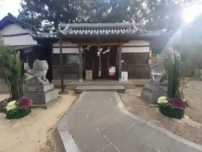 津堂八幡神社の{uncategorized: "未分類", other: "その他", undefined: "問題あり", building: "その他建物", grave: "お墓", sacred_gate: "鳥居", guardian: "狛犬", statue: "像", buddha: "仏像", history: "歴史", nature: "自然", garden: "庭園", animal: "動物", pagoda: "塔", temizu: "手水舎", mountain_gate: "山門・神門", sanctuary: "本殿・本堂", subordinate: "末社・摂社", art: "芸術", scenery: "景色", jizo: "地蔵", ema: "絵馬", goshuin: "御朱印", omikuji: "おみくじ", items: "授与品その他", amulet: "お守り", goshuincho: "御朱印帳", eats: "食事", festival: "お祭り", votive_dance: "神楽", shichigosan: "七五三参", wedding: "結婚式", experience: "体験その他", initially: "初詣", around: "周辺", anti_infection: "感染症対策"}