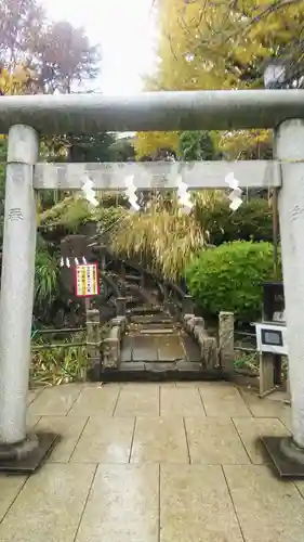 鳩森八幡神社の鳥居