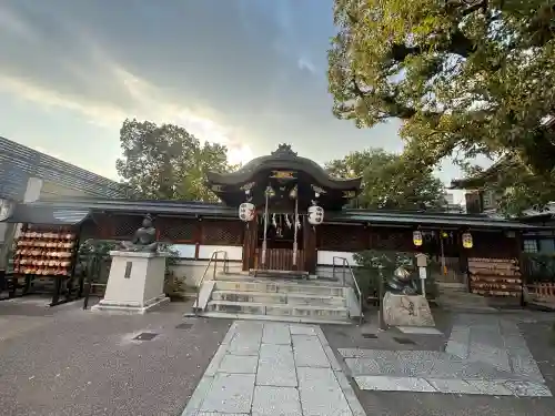 晴明神社の{uncategorized: "未分類", other: "その他", undefined: "問題あり", building: "その他建物", grave: "お墓", sacred_gate: "鳥居", guardian: "狛犬", statue: "像", buddha: "仏像", history: "歴史", nature: "自然", garden: "庭園", animal: "動物", pagoda: "塔", temizu: "手水舎", mountain_gate: "山門・神門", sanctuary: "本殿・本堂", subordinate: "末社・摂社", art: "芸術", scenery: "景色", jizo: "地蔵", ema: "絵馬", goshuin: "御朱印", omikuji: "おみくじ", items: "授与品その他", amulet: "お守り", goshuincho: "御朱印帳", eats: "食事", festival: "お祭り", votive_dance: "神楽", shichigosan: "七五三参", wedding: "結婚式", experience: "体験その他", initially: "初詣", around: "周辺", anti_infection: "感染症対策"}
