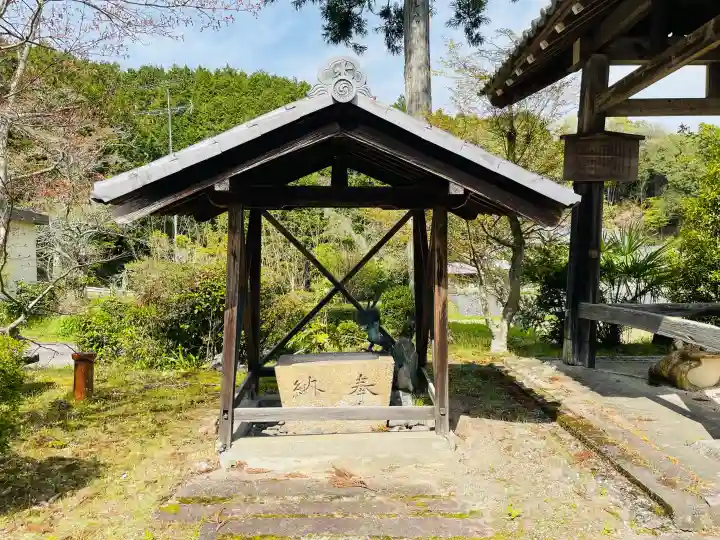 伊勢廻寺の{uncategorized: "未分類", other: "その他", undefined: "問題あり", building: "その他建物", grave: "お墓", sacred_gate: "鳥居", guardian: "狛犬", statue: "像", buddha: "仏像", history: "歴史", nature: "自然", garden: "庭園", animal: "動物", pagoda: "塔", temizu: "手水舎", mountain_gate: "山門・神門", sanctuary: "本殿・本堂", subordinate: "末社・摂社", art: "芸術", scenery: "景色", jizo: "地蔵", ema: "絵馬", goshuin: "御朱印", omikuji: "おみくじ", items: "授与品その他", amulet: "お守り", goshuincho: "御朱印帳", eats: "食事", festival: "お祭り", votive_dance: "神楽", shichigosan: "七五三参", wedding: "結婚式", experience: "体験その他", initially: "初詣", around: "周辺", anti_infection: "感染症対策"}