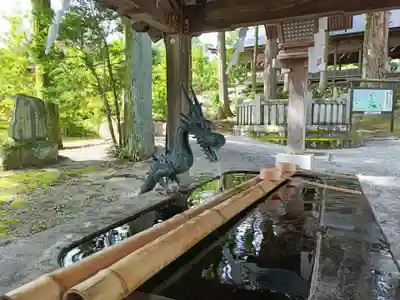 諏訪大社上社前宮の手水舎