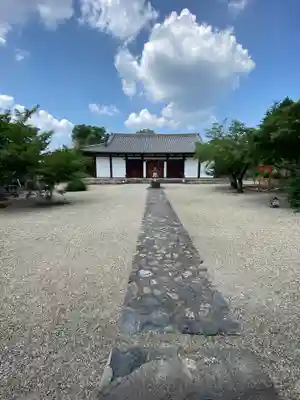 新薬師寺の本殿・本堂