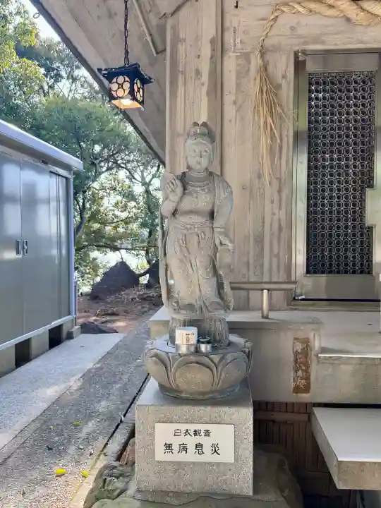 龍神社の{uncategorized: "未分類", other: "その他", undefined: "問題あり", building: "その他建物", grave: "お墓", sacred_gate: "鳥居", guardian: "狛犬", statue: "像", buddha: "仏像", history: "歴史", nature: "自然", garden: "庭園", animal: "動物", pagoda: "塔", temizu: "手水舎", mountain_gate: "山門・神門", sanctuary: "本殿・本堂", subordinate: "末社・摂社", art: "芸術", scenery: "景色", jizo: "地蔵", ema: "絵馬", goshuin: "御朱印", omikuji: "おみくじ", items: "授与品その他", amulet: "お守り", goshuincho: "御朱印帳", eats: "食事", festival: "お祭り", votive_dance: "神楽", shichigosan: "七五三参", wedding: "結婚式", experience: "体験その他", initially: "初詣", around: "周辺", anti_infection: "感染症対策"}