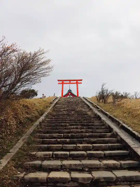 箱根元宮の{uncategorized: "未分類", other: "その他", undefined: "問題あり", building: "その他建物", grave: "お墓", sacred_gate: "鳥居", guardian: "狛犬", statue: "像", buddha: "仏像", history: "歴史", nature: "自然", garden: "庭園", animal: "動物", pagoda: "塔", temizu: "手水舎", mountain_gate: "山門・神門", sanctuary: "本殿・本堂", subordinate: "末社・摂社", art: "芸術", scenery: "景色", jizo: "地蔵", ema: "絵馬", goshuin: "御朱印", omikuji: "おみくじ", items: "授与品その他", amulet: "お守り", goshuincho: "御朱印帳", eats: "食事", festival: "お祭り", votive_dance: "神楽", shichigosan: "七五三参", wedding: "結婚式", experience: "体験その他", initially: "初詣", around: "周辺", anti_infection: "感染症対策"}