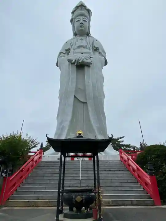 観音山慈眼院(高崎観音)の{uncategorized: "未分類", other: "その他", undefined: "問題あり", building: "その他建物", grave: "お墓", sacred_gate: "鳥居", guardian: "狛犬", statue: "像", buddha: "仏像", history: "歴史", nature: "自然", garden: "庭園", animal: "動物", pagoda: "塔", temizu: "手水舎", mountain_gate: "山門・神門", sanctuary: "本殿・本堂", subordinate: "末社・摂社", art: "芸術", scenery: "景色", jizo: "地蔵", ema: "絵馬", goshuin: "御朱印", omikuji: "おみくじ", items: "授与品その他", amulet: "お守り", goshuincho: "御朱印帳", eats: "食事", festival: "お祭り", votive_dance: "神楽", shichigosan: "七五三参", wedding: "結婚式", experience: "体験その他", initially: "初詣", around: "周辺", anti_infection: "感染症対策"}