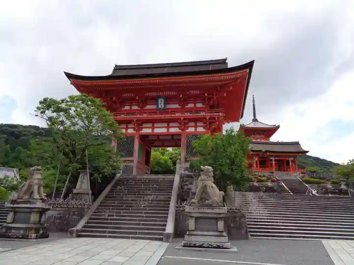 清水寺の山門・神門