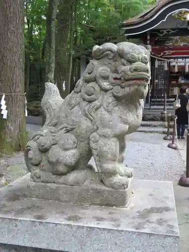 新屋山神社の狛犬