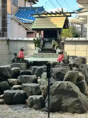 玉三稲荷神社の{uncategorized: "未分類", other: "その他", undefined: "問題あり", building: "その他建物", grave: "お墓", sacred_gate: "鳥居", guardian: "狛犬", statue: "像", buddha: "仏像", history: "歴史", nature: "自然", garden: "庭園", animal: "動物", pagoda: "塔", temizu: "手水舎", mountain_gate: "山門・神門", sanctuary: "本殿・本堂", subordinate: "末社・摂社", art: "芸術", scenery: "景色", jizo: "地蔵", ema: "絵馬", goshuin: "御朱印", omikuji: "おみくじ", items: "授与品その他", amulet: "お守り", goshuincho: "御朱印帳", eats: "食事", festival: "お祭り", votive_dance: "神楽", shichigosan: "七五三参", wedding: "結婚式", experience: "体験その他", initially: "初詣", around: "周辺", anti_infection: "感染症対策"}