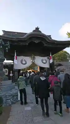 豊川閣　妙厳寺の山門・神門