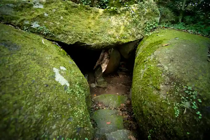 石穴稲荷神社の末社・摂社